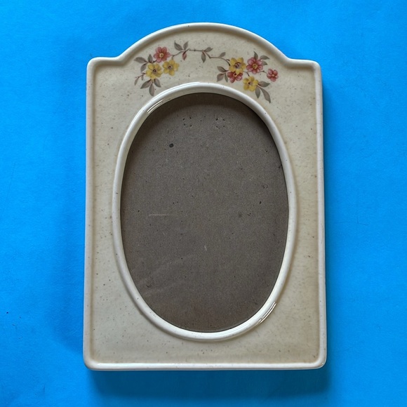 Vintage Ceramic Floral Victorian Cottage Picture Photo Frame for 5 x 7 Picture - Picture 1 of 6